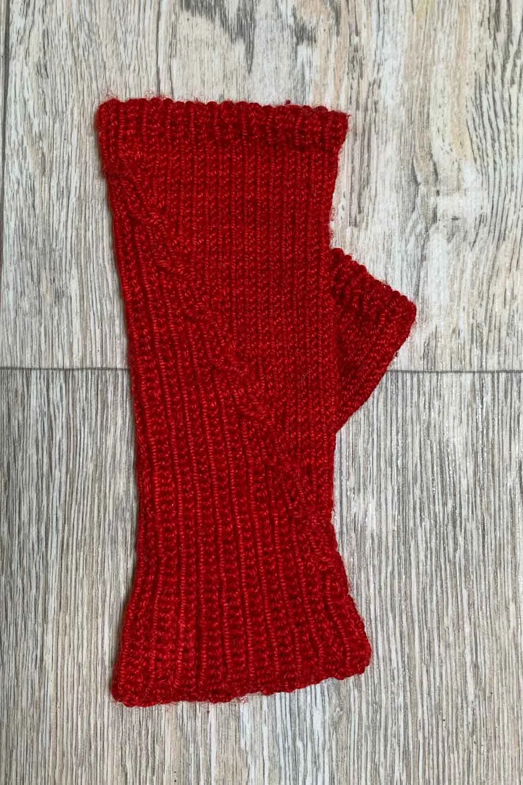 Pattern: Trinity Twist Fingerless Gloves